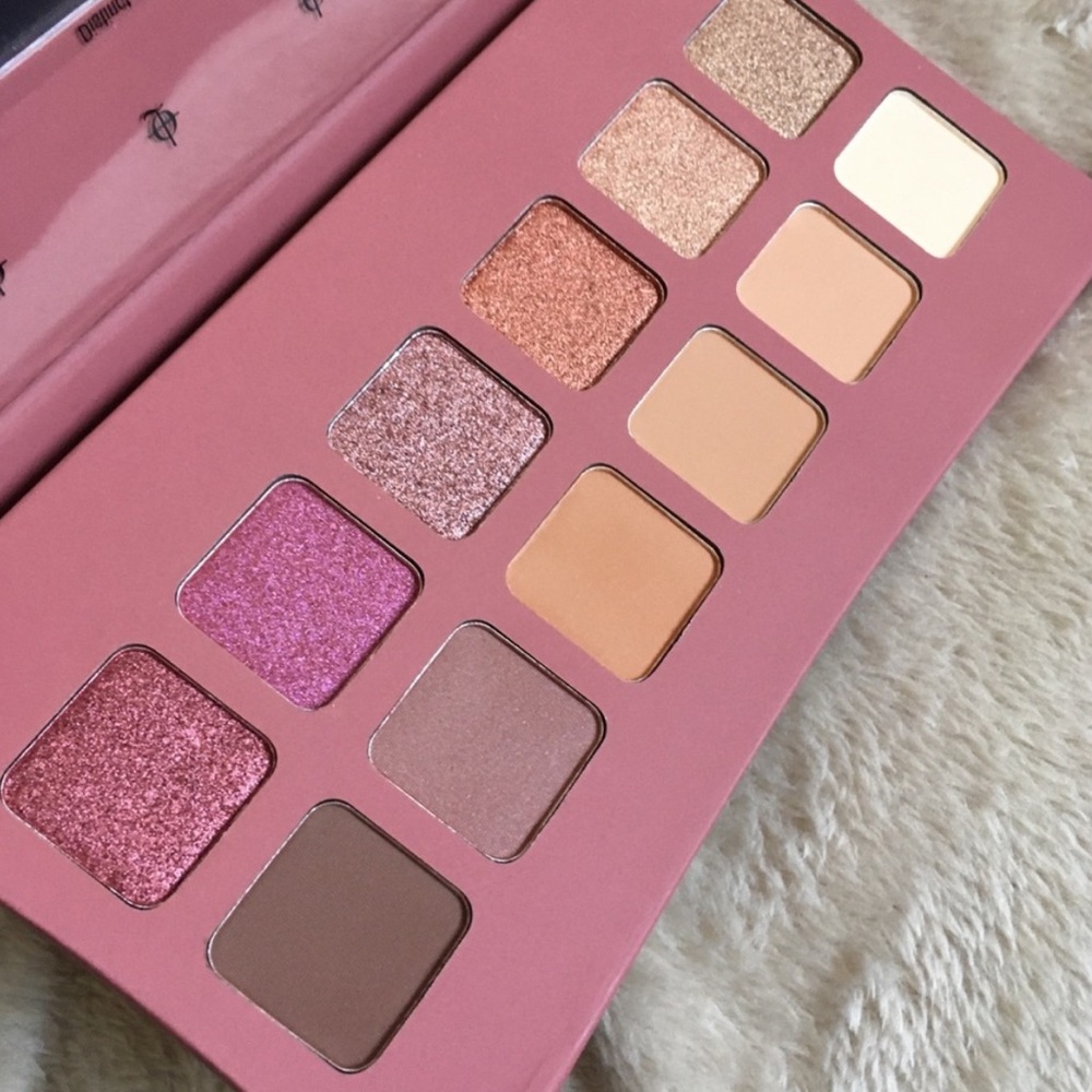 New ILLAMASQUA
Unveiled Artistry Palette - Picture 3 of 15